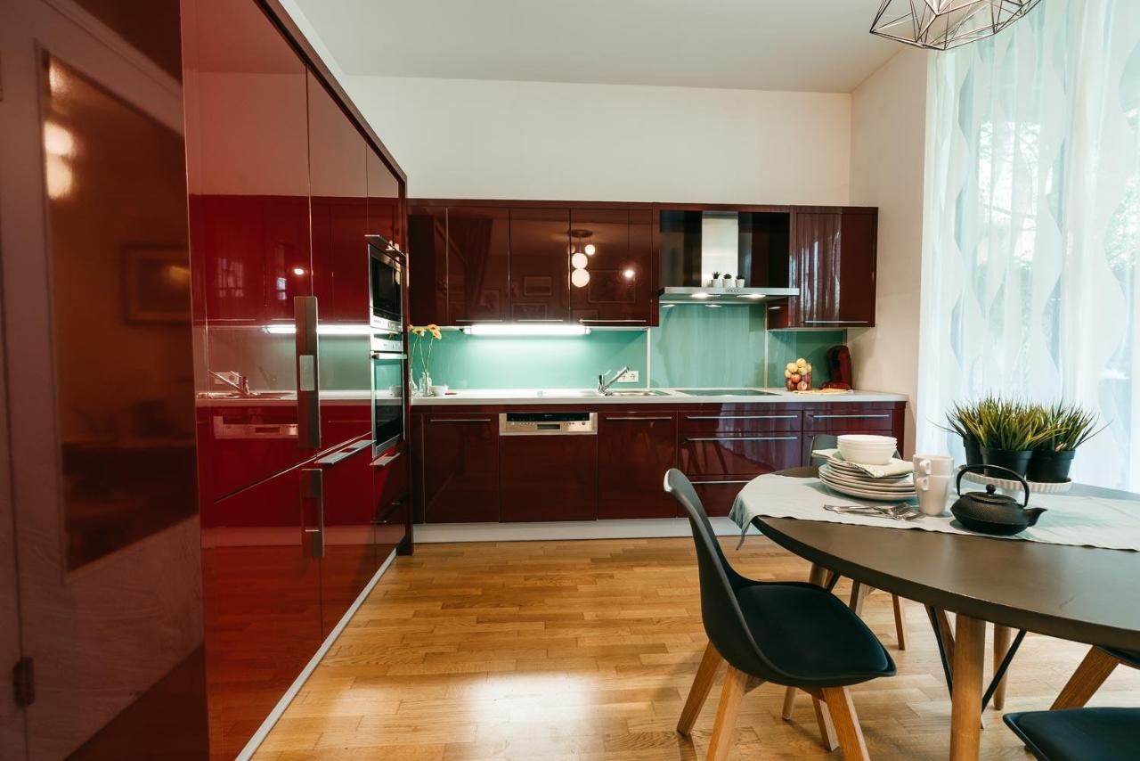 Luxury Downtown Appartement Mit Garage Graz Esterno foto