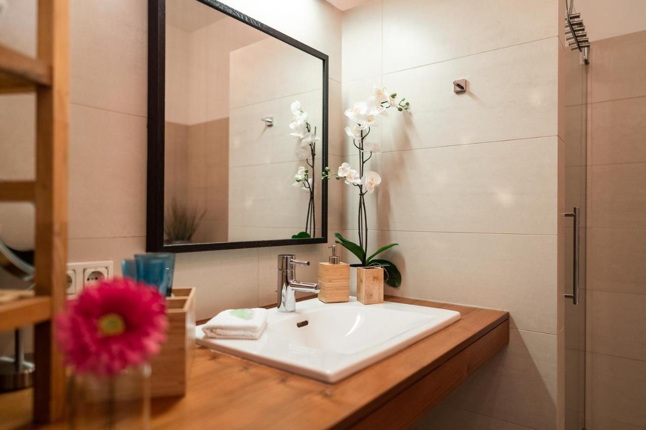 Luxury Downtown Appartement Mit Garage Graz Esterno foto