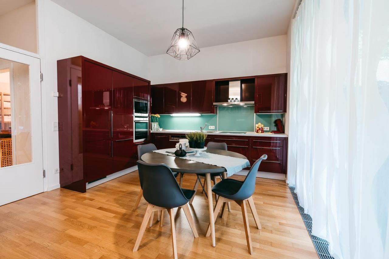 Luxury Downtown Appartement Mit Garage Graz Esterno foto