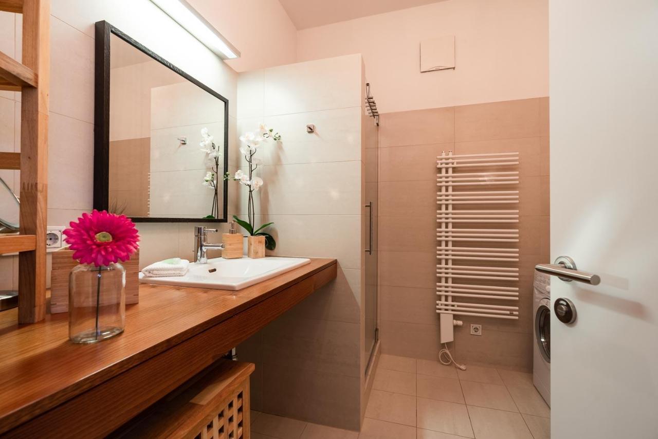 Luxury Downtown Appartement Mit Garage Graz Esterno foto