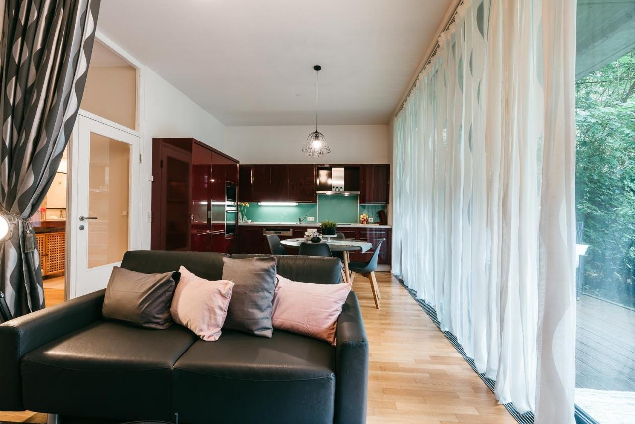 Luxury Downtown Appartement Mit Garage Graz Esterno foto